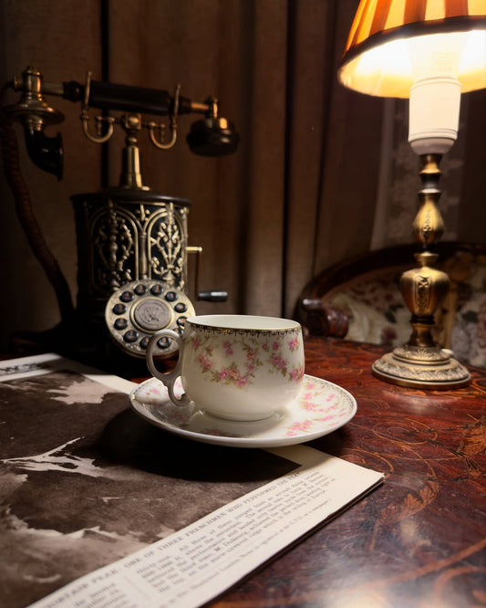 كوب شاي بنقوش زهرية