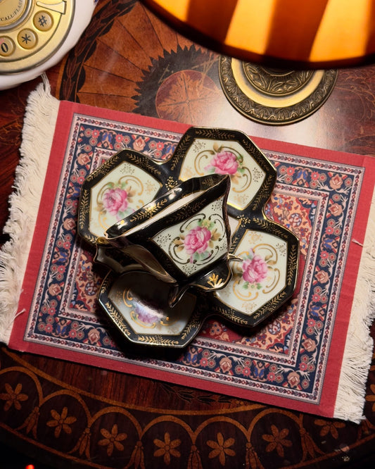 كوب شاي زهرة الحظ