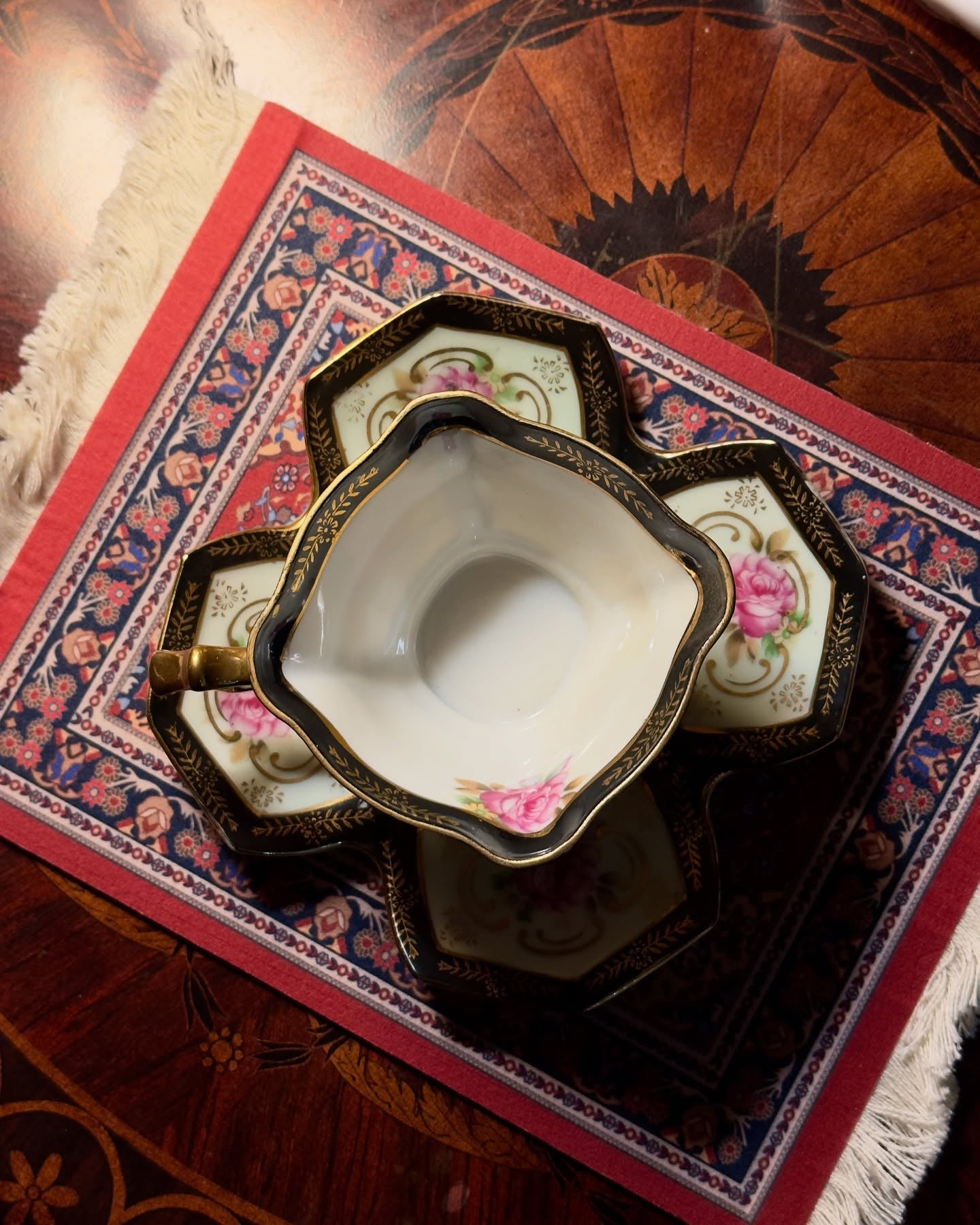 كوب شاي زهرة الحظ