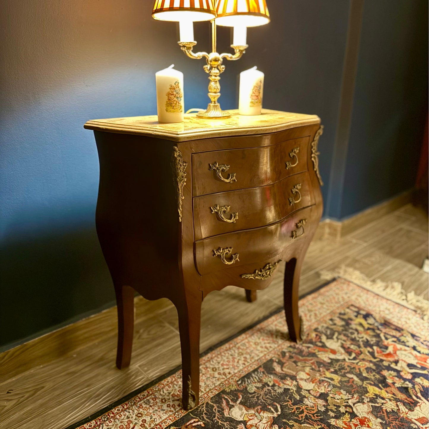 طاولة جانبية فنتج