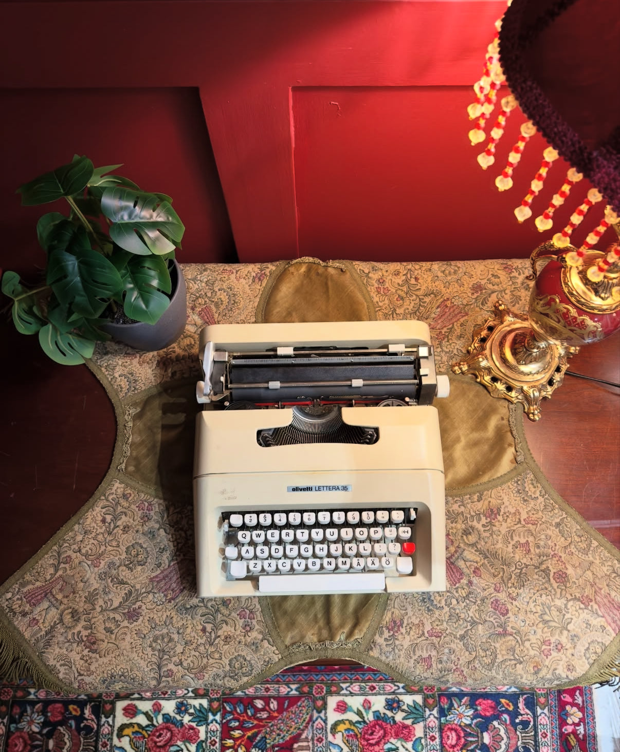 الة كاتبة olivetti
