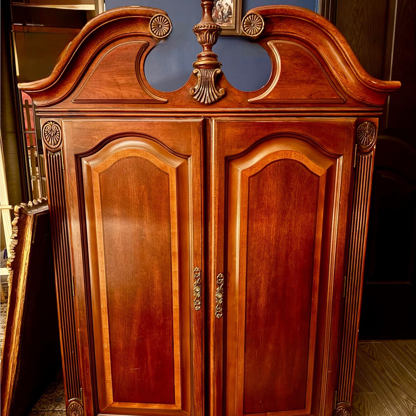 كونسول خشبي كبير