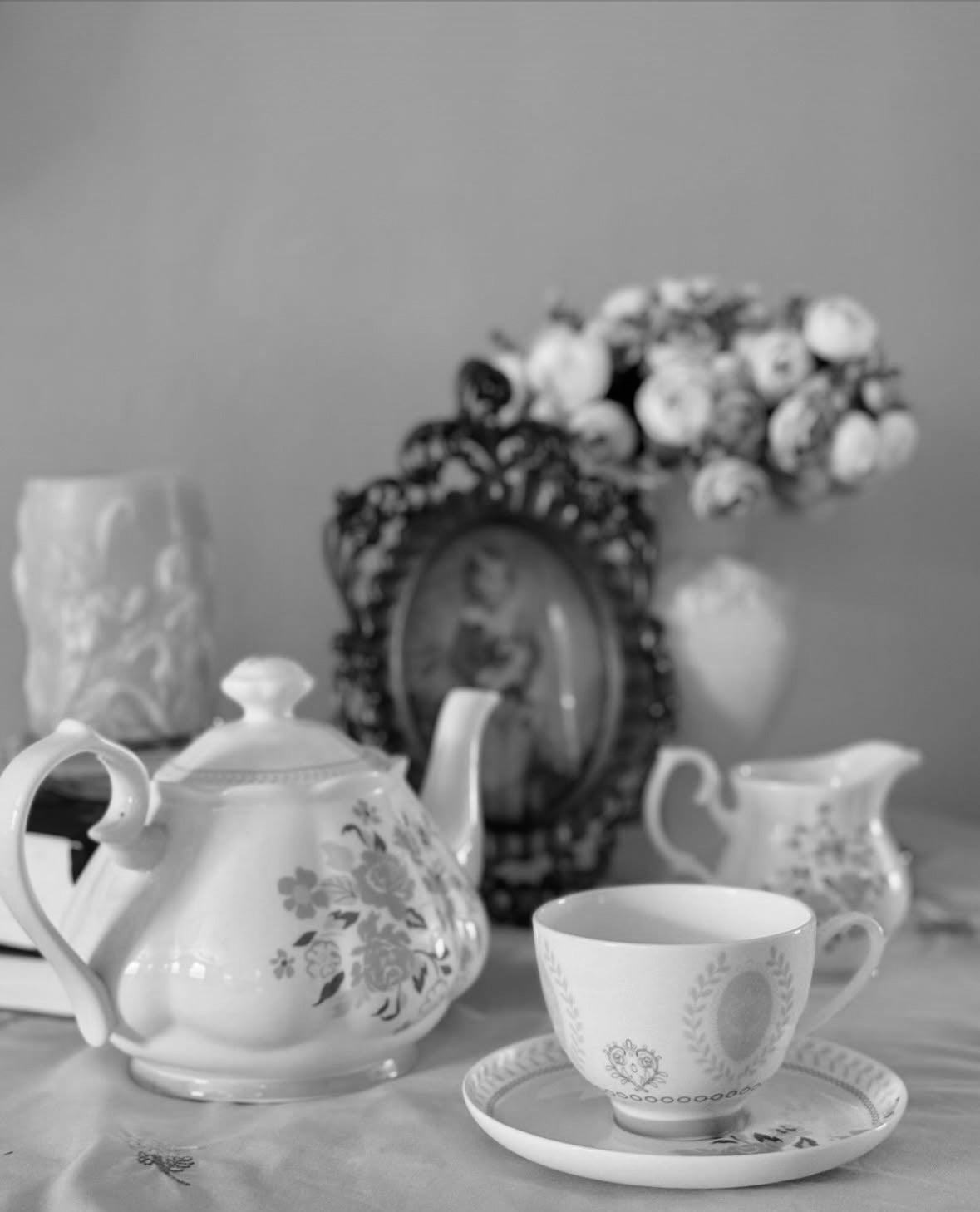Vintage mugs / utensils