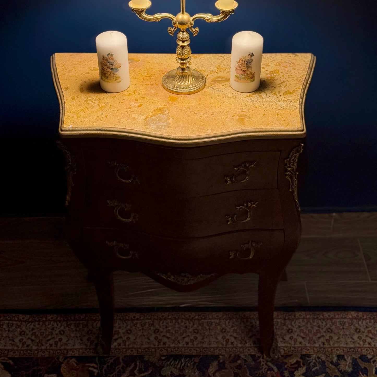 طاولة جانبية فنتج