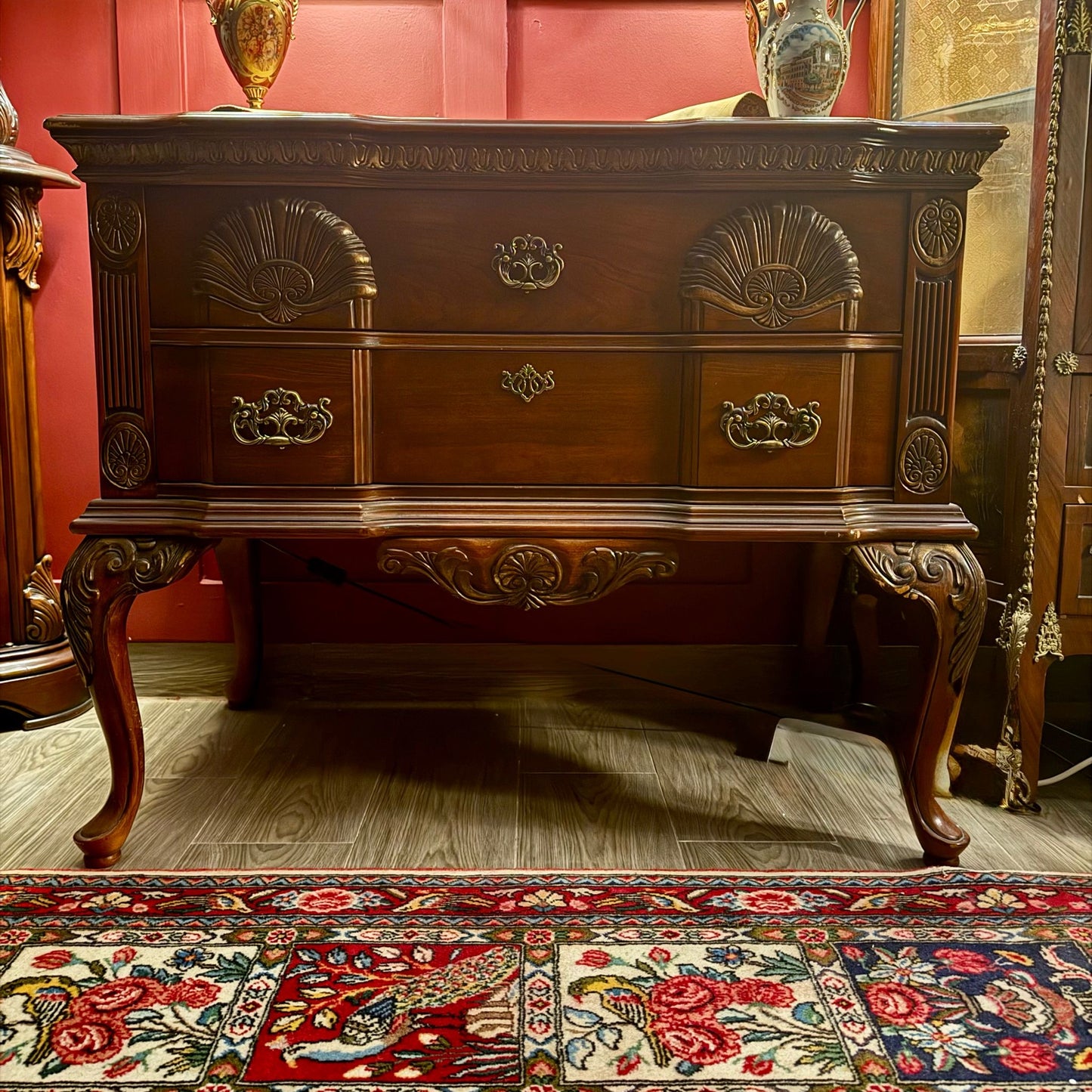 كونسول خشبي كبير