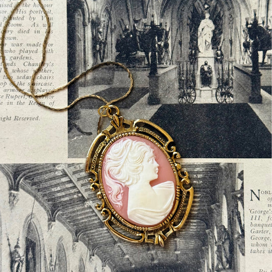 قلادة كاميو