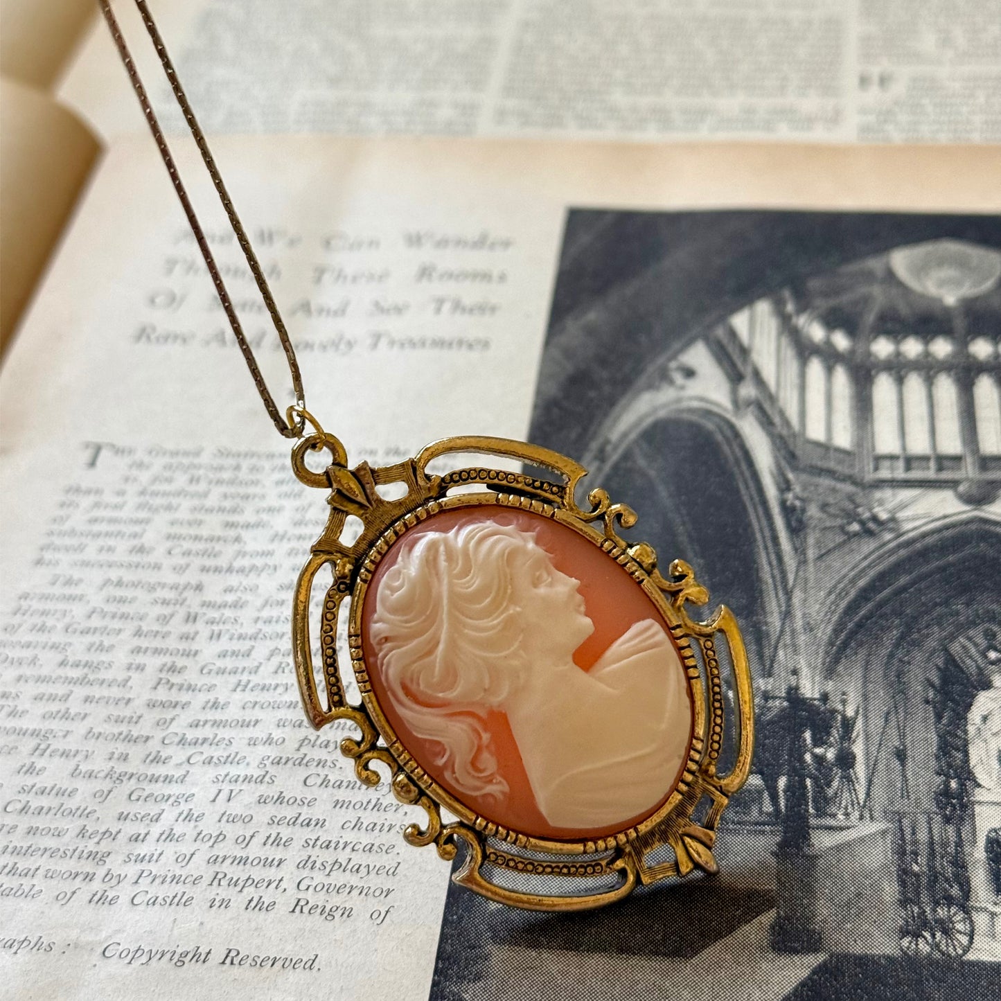 قلادة كاميو