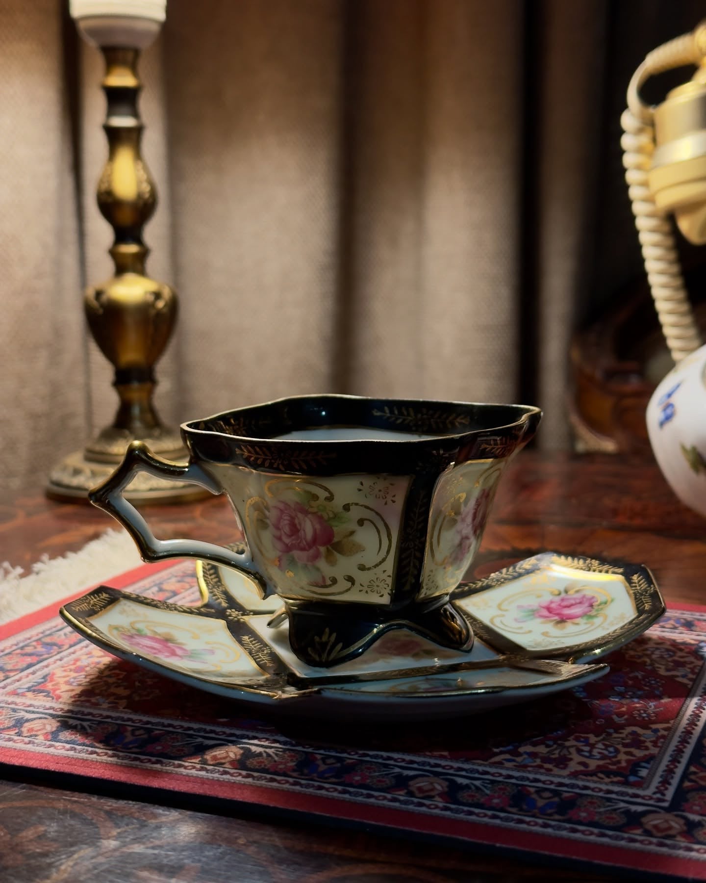 كوب شاي زهرة الحظ