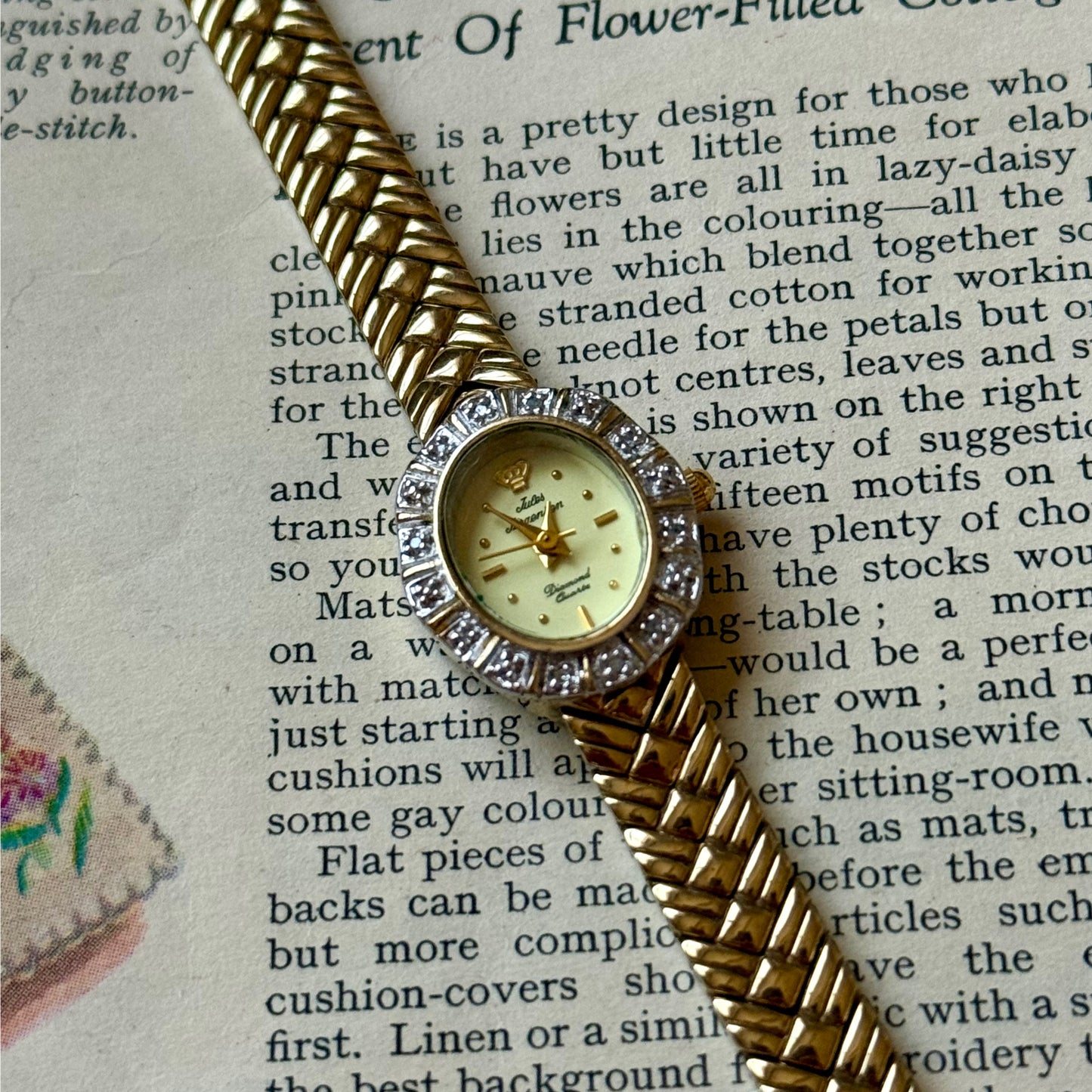 ساعة نسائية jules jurgensen