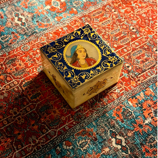 علبة ايرانية من المرمر