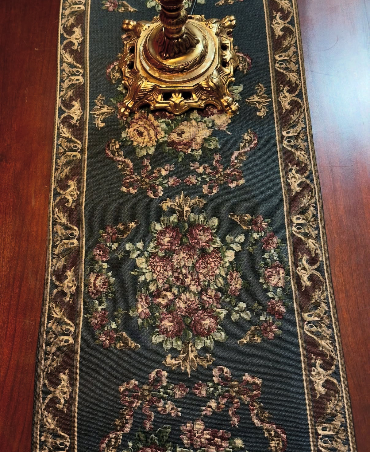مفرش طاولة tapestry