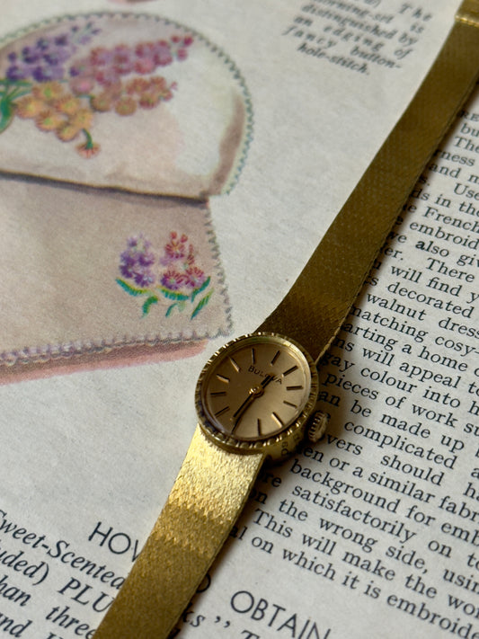 ساعة نسائية Bulova