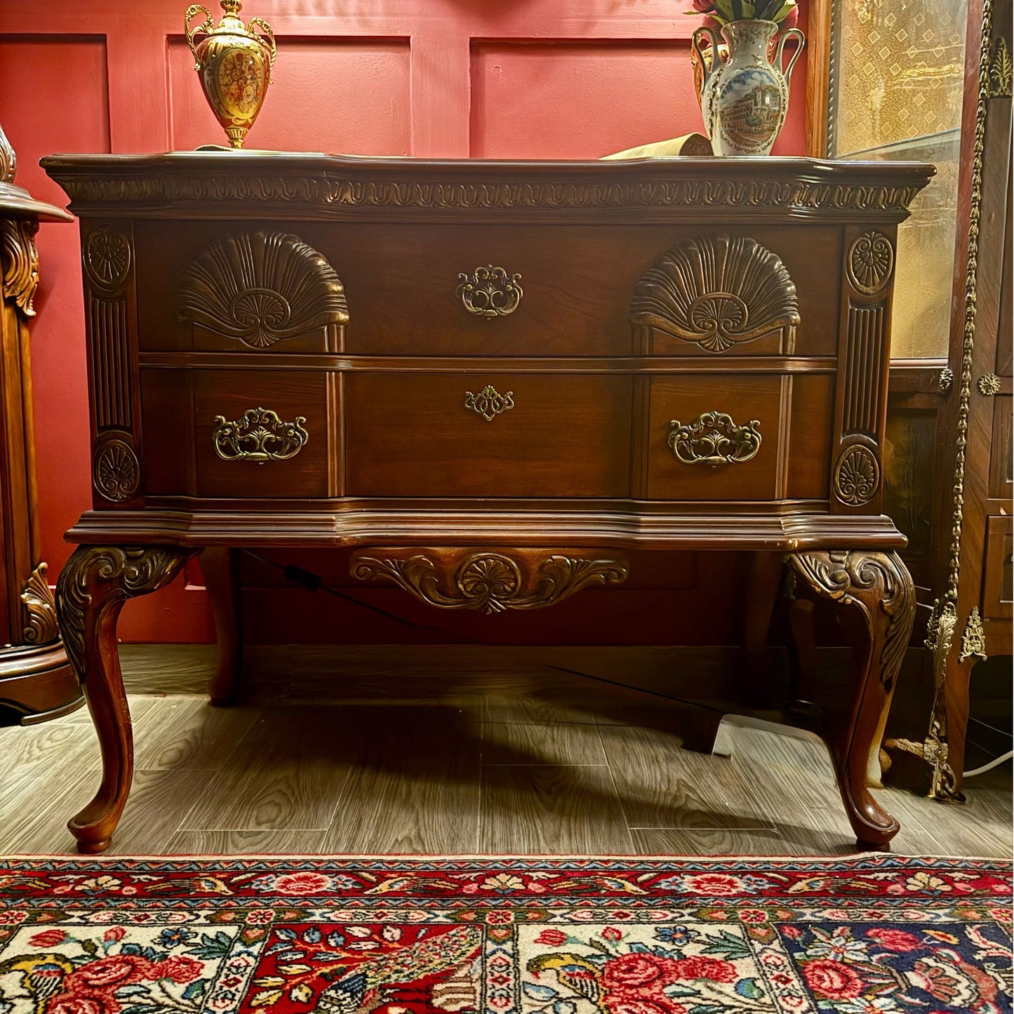 كونسول خشبي كبير